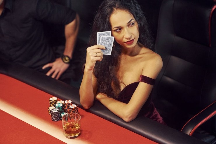 Pengguna menikmati permainan live casino di perangkat mobile dengan antarmuka responsif